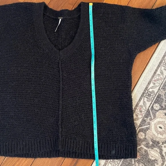 FREE PEOPLE ALPACA WOOL KNIT SWEATER Size L
Black
Like new - Picture 9 of 10